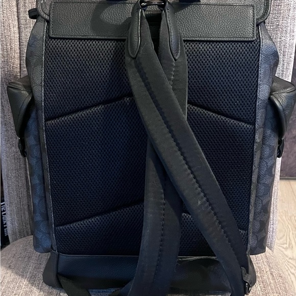 Coach Hitch Backpack In Signature Canvas With Polished Pebble Leather - Picture 5 of 5